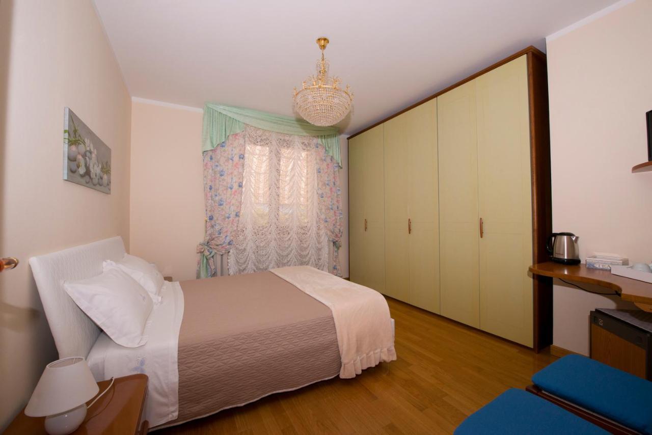 데센자노델가르다 La Casa Di Pimpi B&B 외부 사진